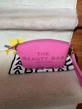 NWT MARC JACOBS THE BEAUTY BAG IN BOW PINK LEATHER